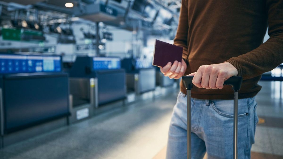 Z Evropy do USA doletěl bez pasu i letenky. Vyšetřování odkrylo trhliny v bezpečnosti letiště